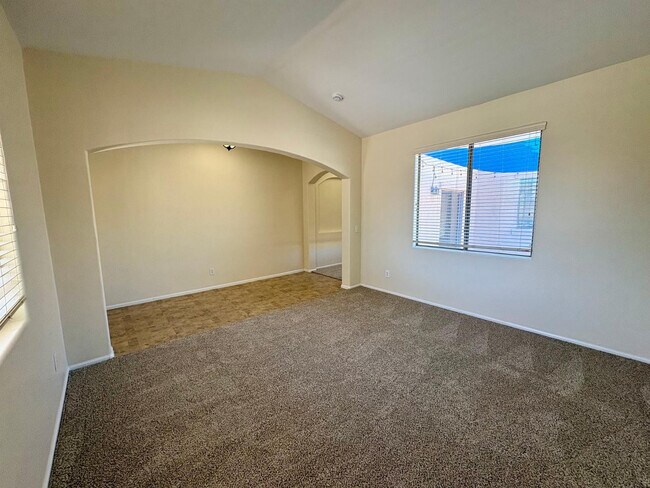 Foto del edificio - 16126 W Meade Ln