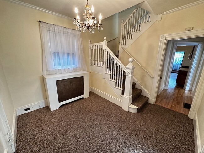 Foto del edificio - Gorgeous 5 bed. 2.5 Bath in Allston.  Cent...