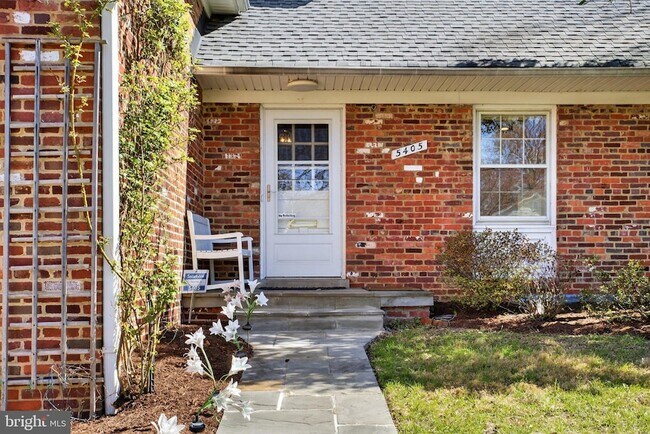 Photo - 5405 Ridgefield Rd House