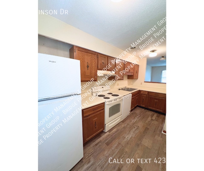 Building Photo - 6929 Robinson Dr