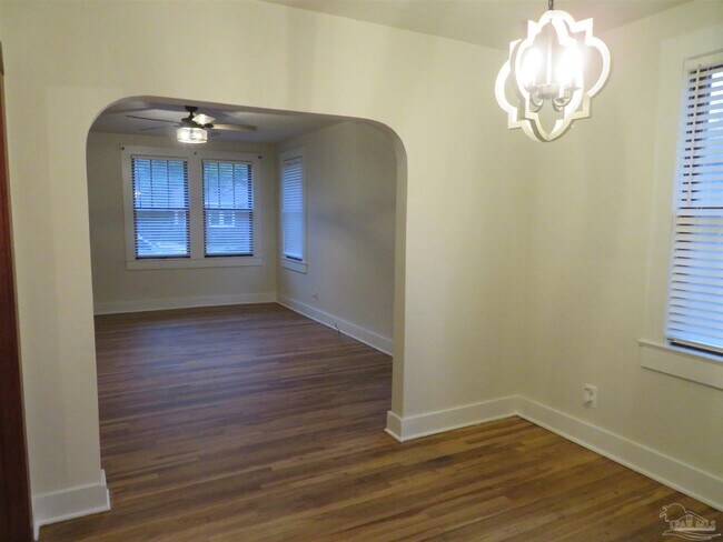 Building Photo - 104 N L St