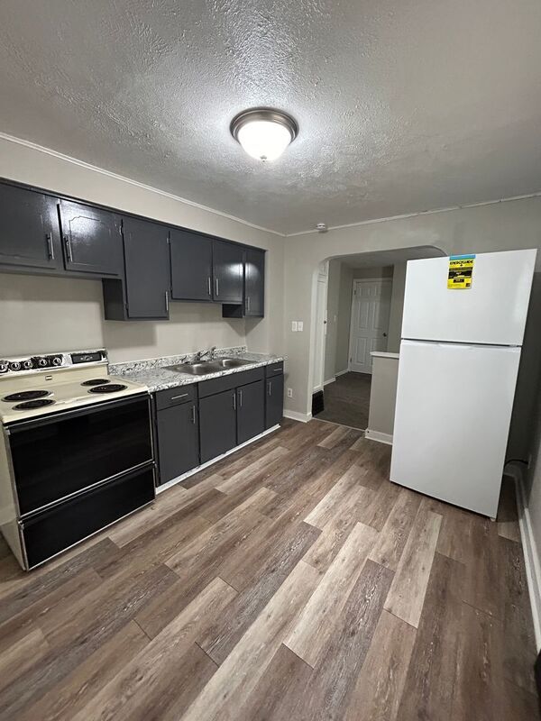 Foto del edificio - 1464 Sulzer Ave