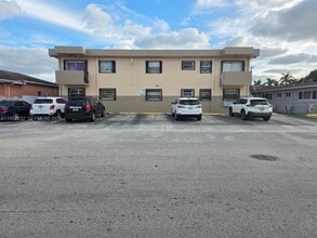 Building Photo - 340 W 19th St