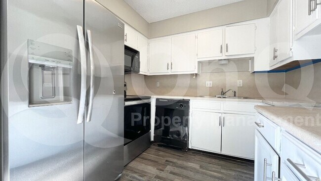 Building Photo - 2117 Fleur De Lis Ct
