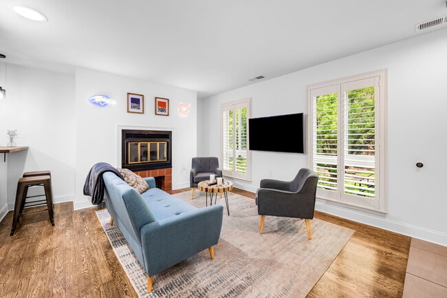 Building Photo - 21 Andrew Pl