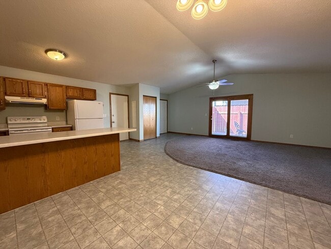 Building Photo - Newly Listed Chatham 3 Bedroom 2 Bath