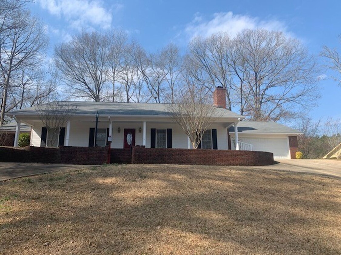 Foto principal - Beautiful 3 Bed 2 Bath Available in June!