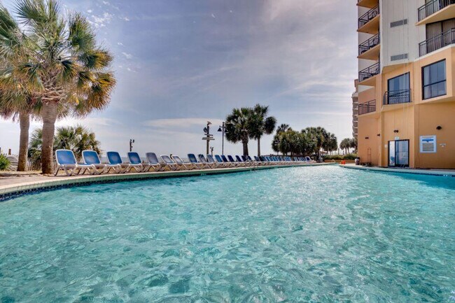 Foto del edificio - 2710 N Ocean Blvd