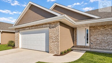 Building Photo - 837 Killarny Trail