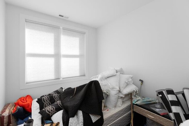 Foto del edificio - 2854 West North Avenue Apt ##, Chicago, IL...