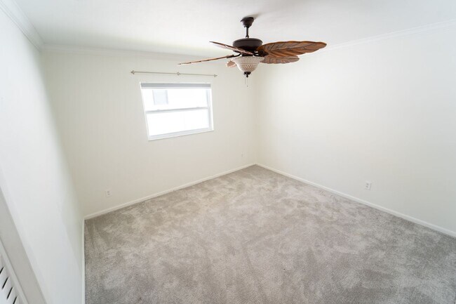 Foto del edificio - 2-Bedroom, 2-Bath Home with Fenced Backyar...