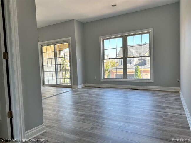 Foto del edificio - 1627 E Lakeview Ln