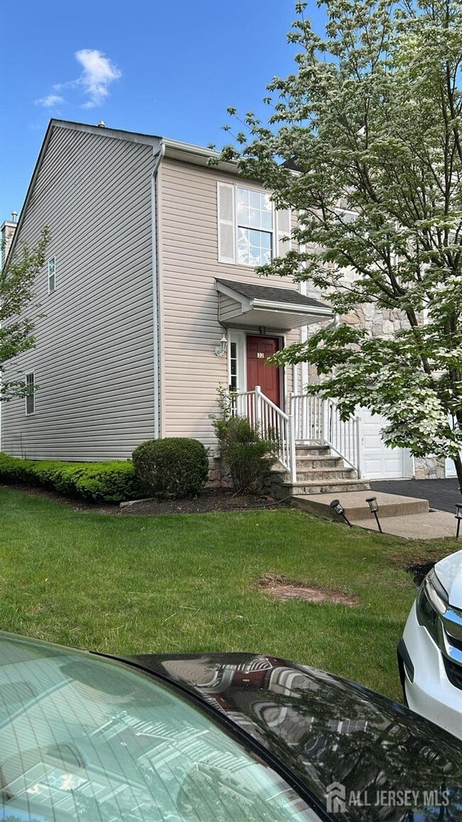 Building Photo - 32 Edith Dr