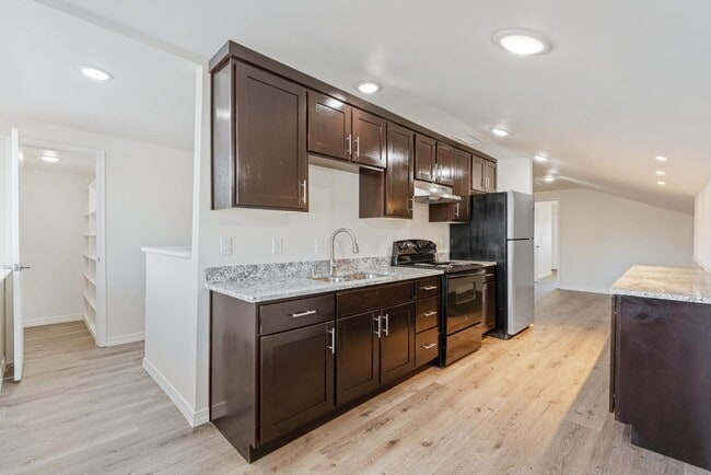 Building Photo - 208 13th St NW