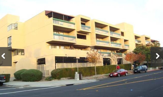 Building - 1771 Broadway St