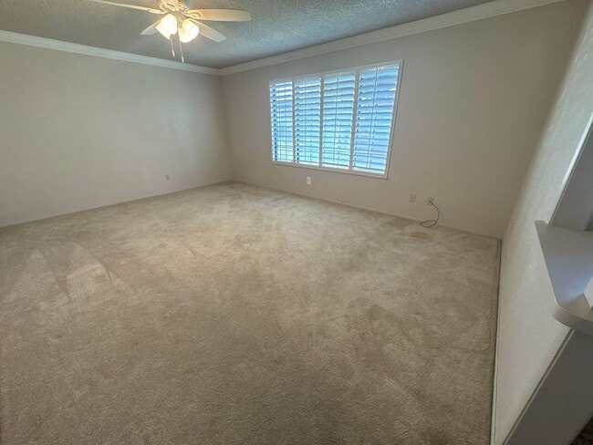Building Photo - Charming 3 bed 2 bath home