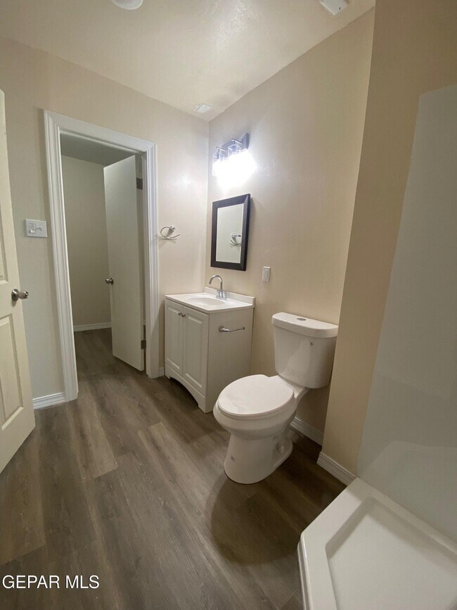 Building Photo - 6201 Escondido Dr