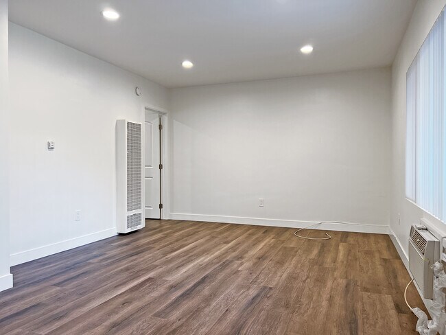 Sala de estar - 7228 Haskell Ave
