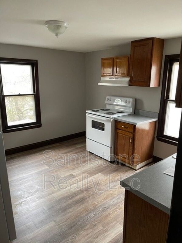 Foto del edificio - 3102 Searsdale Ave