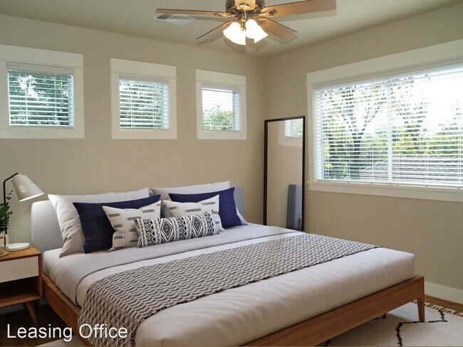 Foto del edificio - 6 br, 4 bath House - 401 Zennia Street