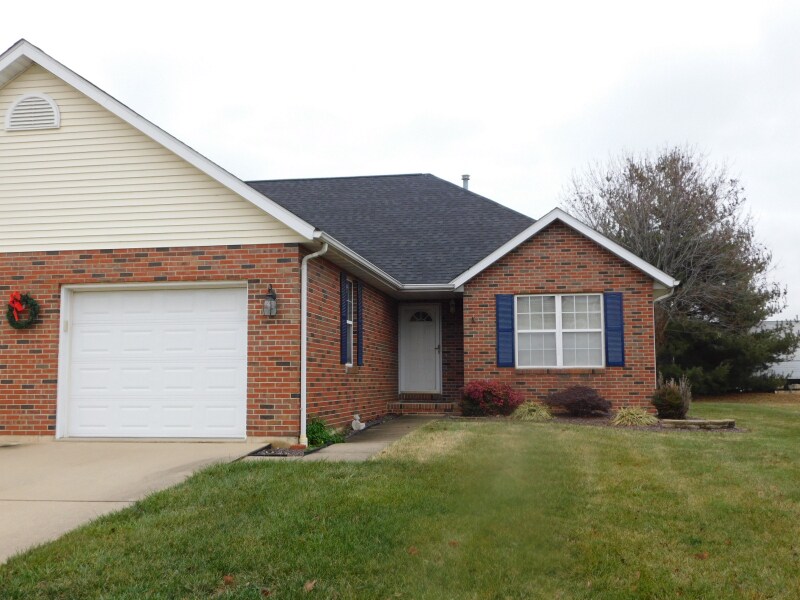 1665 Truman Dr Unit 1665 Truman Dr, Breese, IL 62230 Room for Rent in