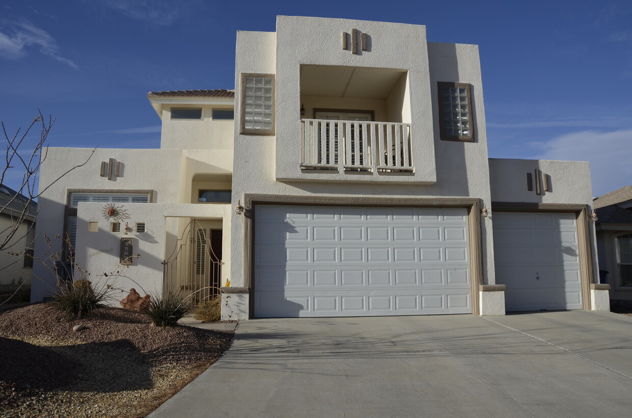 Primary Photo - Northeast El Paso 3 Bed Refrig A/C with Pool!