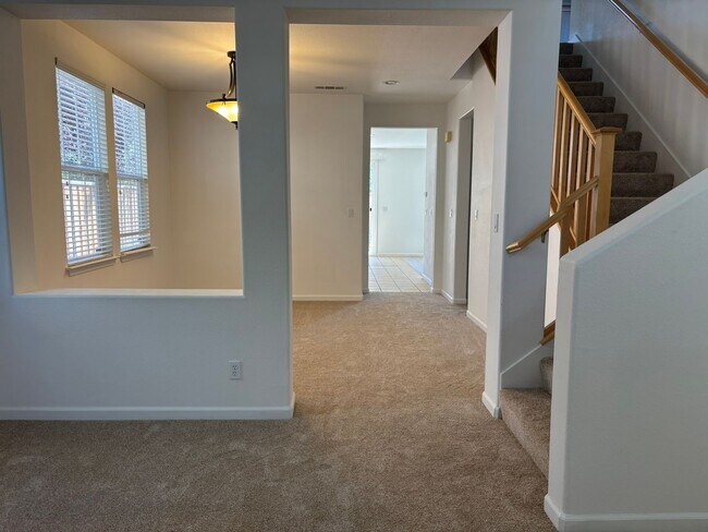 Foto del edificio - Spacious 4 bed/3 bath home in San Ramon