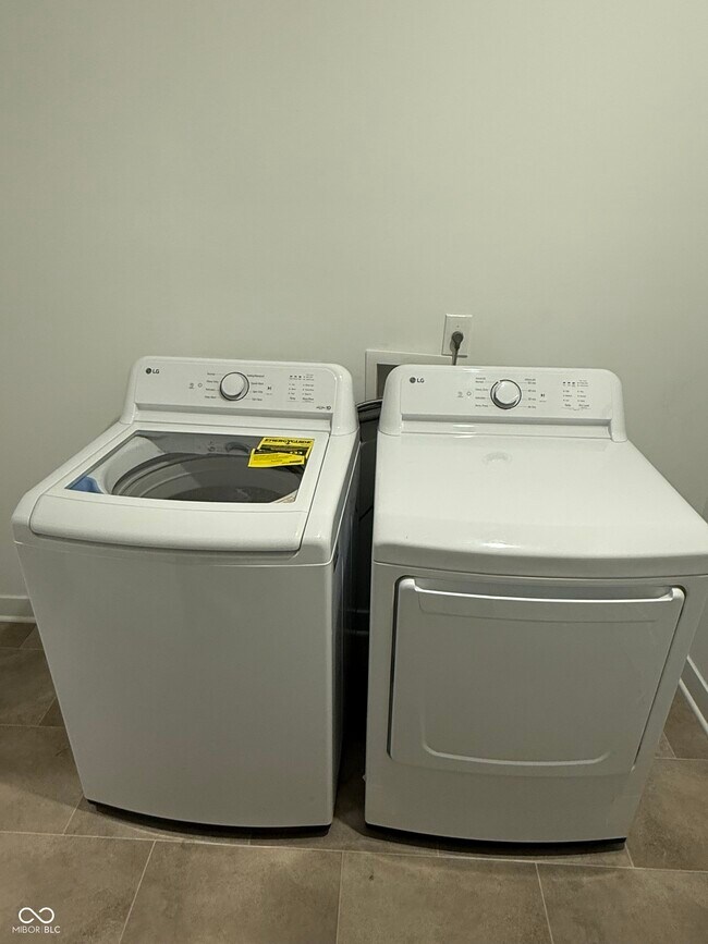 Foto del edificio - 10240 Samerton Ln