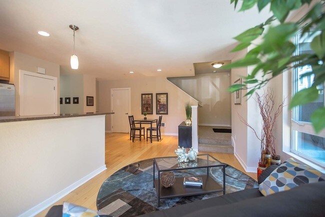 Building Photo - Spacious Condo in the Jade Building