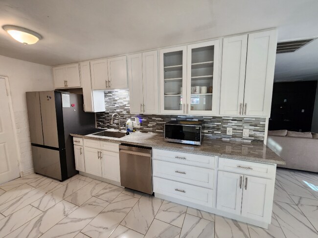 Foto del edificio - 3518 W Lynwood St