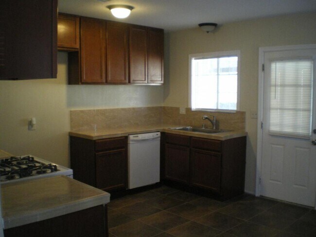 Foto del edificio - 41852 Acacia Ave.