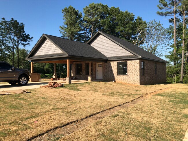 Building Photo - 348 Wolf Den Dr.