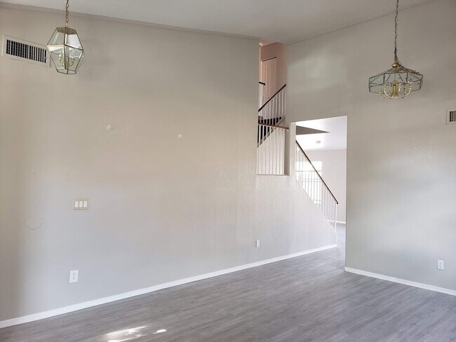 Building Photo - AVAILABLE NOW!!! - NEW FLOORING - NO CARPET