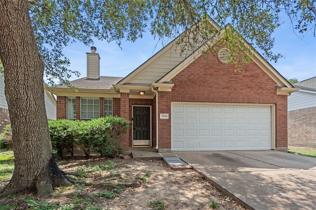 Foto principal - 2919 Blue Dawn Dr