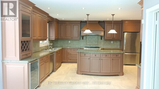 Building Photo - 52 Chiltern Hill