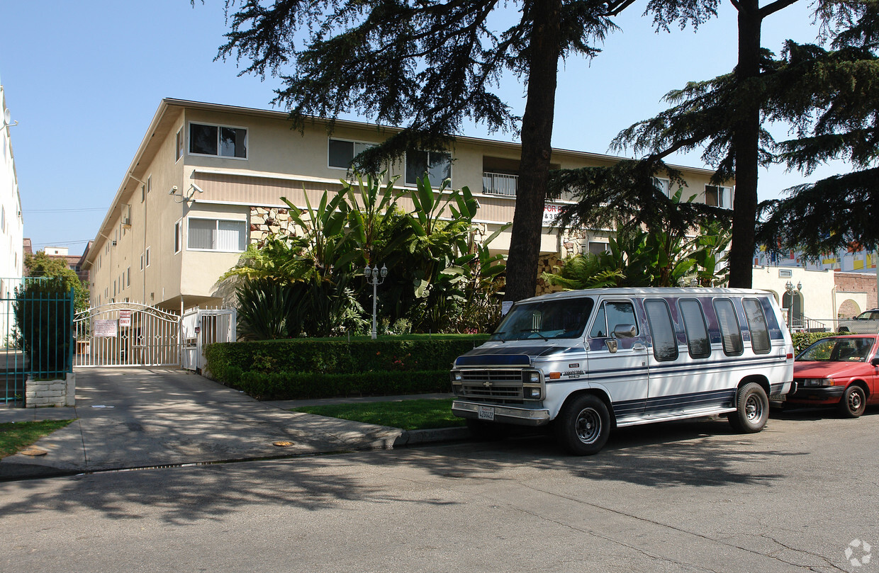 Building Photo - 5525 Carlton Way