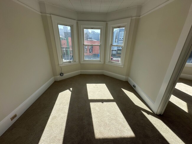 Building Photo - 2112 Lombard St