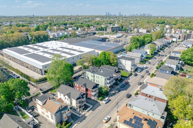 Neighborhood Context - 71 W Selden St