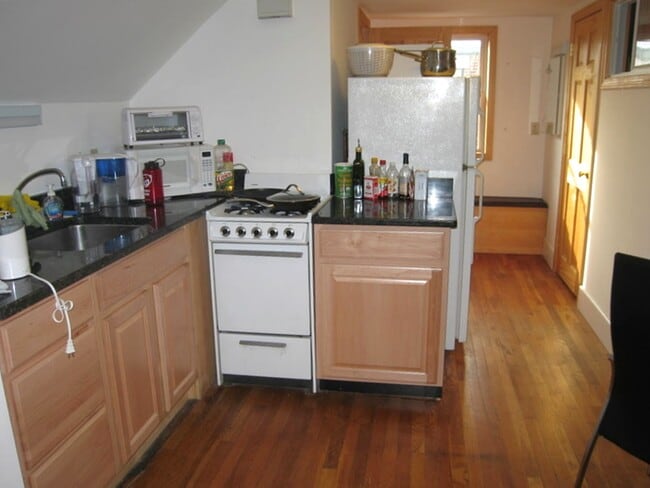 Building Photo - 8 Allen St