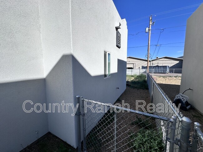 Foto del edificio - 1632 Shamrock Rd