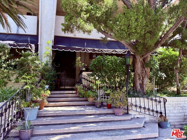 Foto del edificio - 5310 Lindley Ave