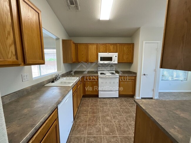 Building Photo - 3521 E Juanita Ave