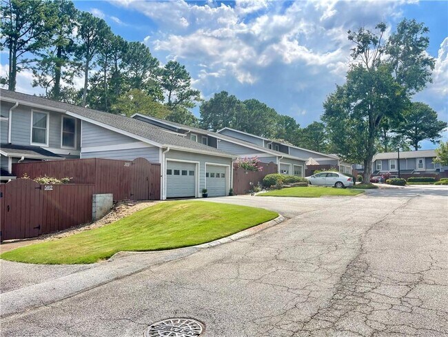 Foto del edificio - 5014 Meadow Ln