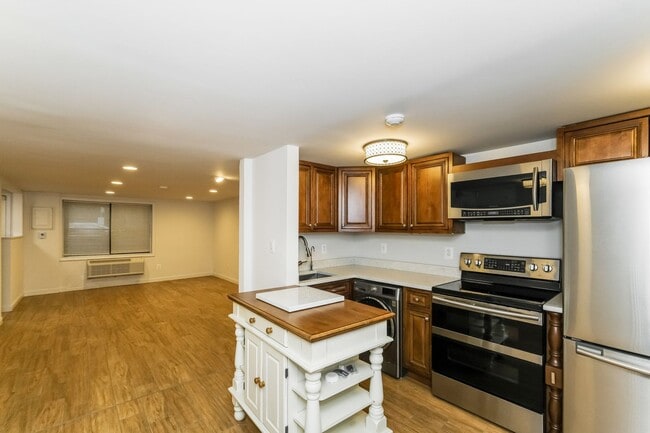 Building Photo - 1318 A St SE