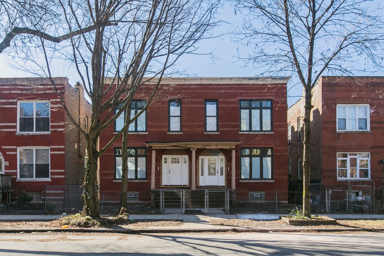 3245 W Pierce Ave Unit 1, Chicago, IL 60651 Condo for Rent in Chicago