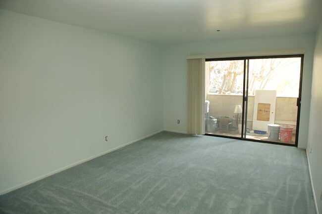 Building Photo - 501 Palisades Dr