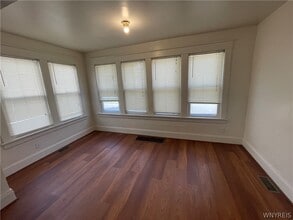 Building Photo - 422 Moselle St