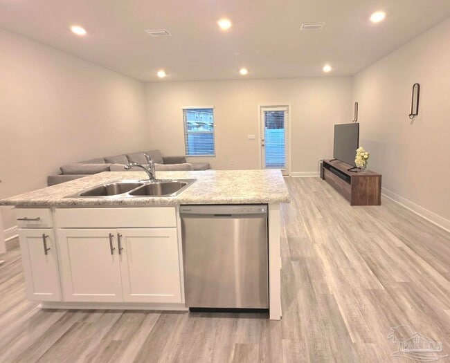 Building Photo - 710 Giese Ln