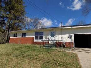 Building Photo - 1005 E North St