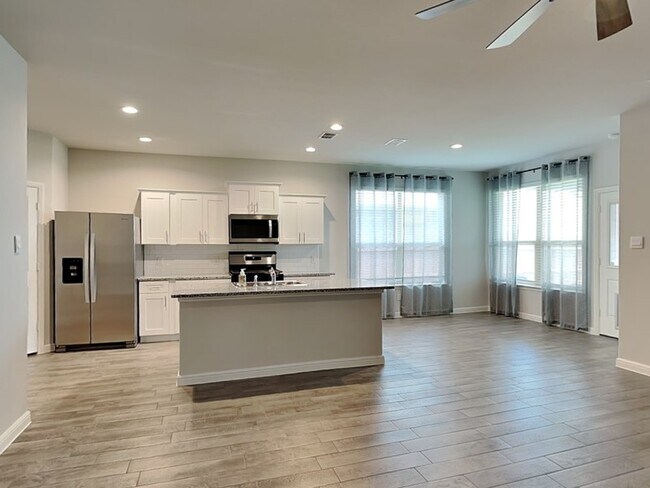 Foto del edificio - 8308 Comanche Springs Dr